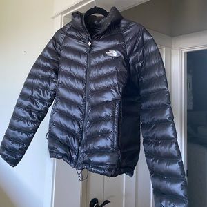 The North Face 550 Women’s puffer jacket sz. M